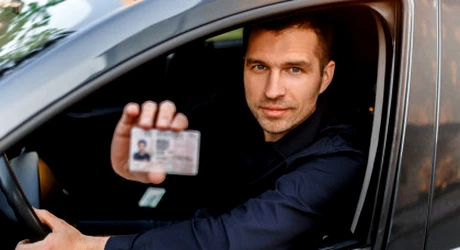 Permis de conducere doar după 26 de ani pentru bărbați. Reguli mai stricte pe șoferii începători