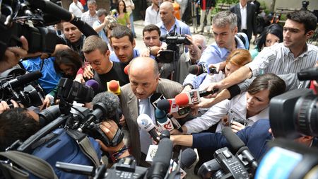 Copos l-a rugat pe Dragomir să-l "scape" de Rapid: "Dă acțiunile gratis. L-aș lua eu dacă aș avea bani!"