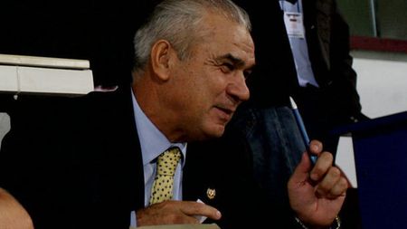 Iordănescu neagă revenirea la națională:** "Nu știu de unde a ieșit acest zvon! Sub nicio formă nu voi renunța la mandatul de senator"