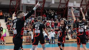 Finală de cinci stele la volei! Dinamo revine ireal de la 0-2 și câștigă meciul cu Corona Brașov. Ambii antrenori au fost eliminați din cauza comportamentului