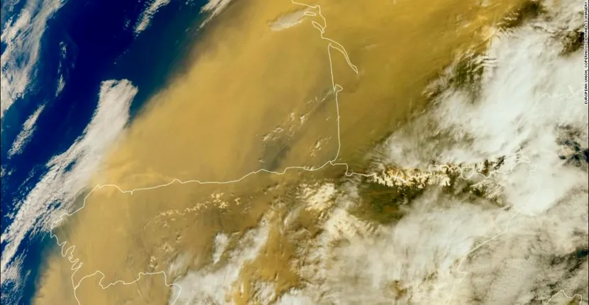 Nor de praf saharian peste România. Fenomenul poate dura până la începutul sezonului de toamnă