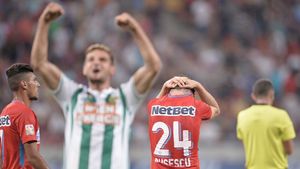 Încă o aroganță a dinamoviștilor către rivalii de la FCSB! "Câinii" scot la vânzare tricoul purtat de căpitanul lui Rapid Viena în meciul în care trupa lui Dică a ratat calificarea în grupele Europa League