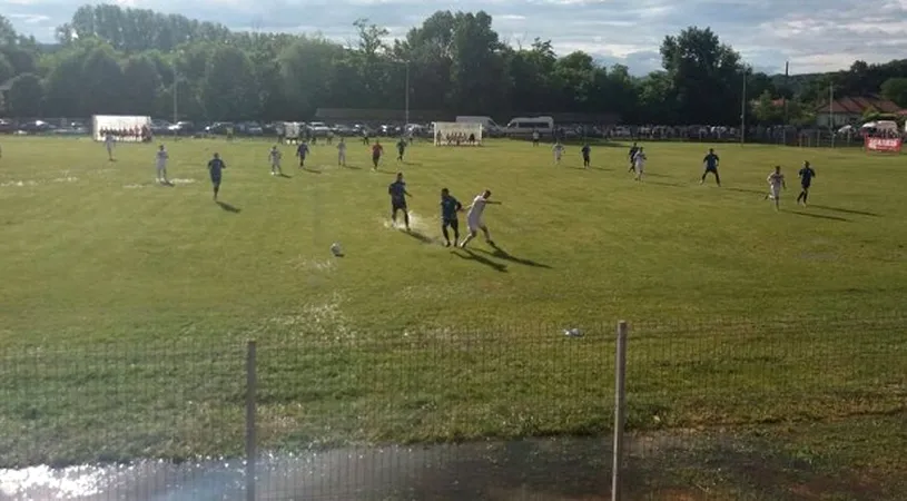 Cu 1.500 de spectatori în jurul terenului, campioanele din Vâlcea și Olt au fost egale în mocirlă, la Dăești.** Promovarea în Liga 3 se decide în retur