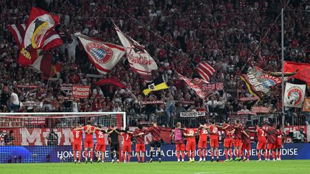 Fanii lui Bayern Munchen, protest după decesul Reginei Elisabeta a II-a! Ce banner a apărut în tribune la meciul cu FC Barcelona | FOTO