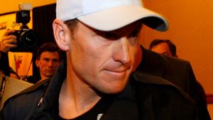 Lance Armstrong debutează mâine, pentru RadioShack