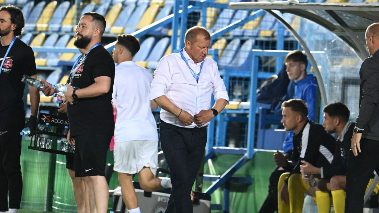 Ca un leu în cușcă! Dorinel Munteanu a turbat când Szabolcs Kovacs a dat al doilea penalty controversat împotriva lui Hermannstadt, la barajul de supraviețuire