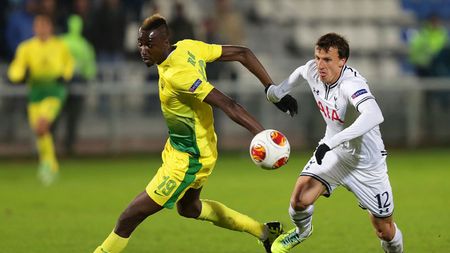 I-a cucerit definitiv pe fanii lui Tottenham: "E pasăre? A avion? Nu, e Vlad Chiricheș!"