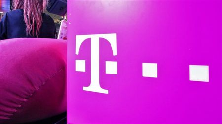 Bombă în piața media | Compania care deține Look a preluat operațional Telekom Sport! EXCLUSIV