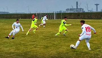FC Bacău și Poli Iași au remizat într-un amical disputat pe o ploaie torențială. Doi jucători veniți de pe bancă au punctat pe final