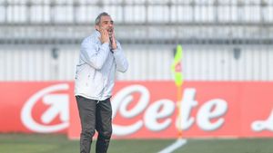 Caz incredibil în Italia! Antrenorul lui Cesena, tăiat pe față de adversarul său cu o bucată de focaccia. „Te bat de nu te vezi!”