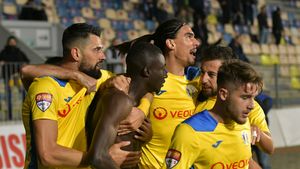 Două noi transferuri pentru Poli Iași. Un stoper de la Petrolul și un mijlocaș ofensiv din prima ligă a Bulgariei s-au înțeles cu Șfaițer