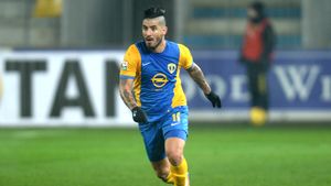 Declarația prin care Mutu l-a dat pe spate pe Albin: "Mi se face pielea de găină când mă gândesc ce a spus despre mine!" Uruguayanul a ajuns la București și a anunțat când va fi gata de joc