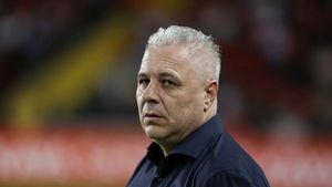 Marius Șumudică, taxat de Ionuț Lupescu după ce l-a atacat public pe Neil Lennon. Dinamovistul i-a reproșat lipsa de diplomație: „Eu înțeleg că vine din cartiere, dar ar face bine să fie mai profesionist!”