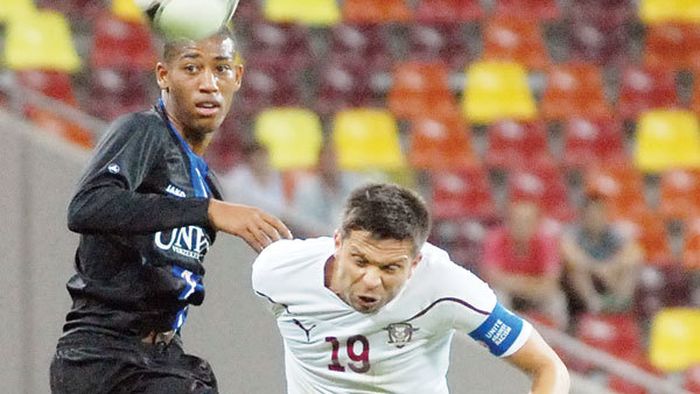 "Dacă nu se rezolvă, mă las de fotbal"** Continuă războiul dintre Copos și Bozovic. Fundașul e gata să renunțe la o mică avere pentru a juca la noua echipă
