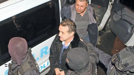 „Nea Gigi, mergem la pușcărie?"