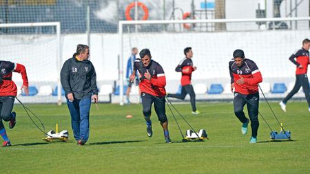 Reghe și-a băgat "copilul de suflet" în ședință.** Fotbalistul e distrus psihic, nimeni nu înțelege de ce NU VREA să alerge. Ce i-a spus: