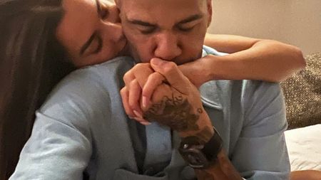 Aflat după gratii de mai bine de cinci luni, Dani Alves a fost vizitat la închisoare de soția care l-a părăsit! Joana Sanz a dezvăluit cum decurg întâlnirile dintre ea și fotbalistul brazilian