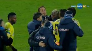 N'Doye i-a ironizat pe steliști după meci: "M-am săturat să joc împotriva lor și să câștig. E timpul să mă las de fotbal" Mijlocașul a sărit la bătaie la final