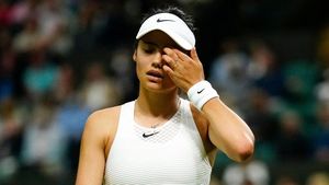 Emma Răducanu a oferit primele explicații după retragerea bizară de la Wimbledon: „Mă simțeam amețită!" Cine a sfătuit-o să nu continue meciul