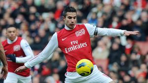 'Cetățeni', luați-vă gândul de la Van Persie!** Arsene Wenger s-a săturat să-și piardă vedetele: mesajul pentru șeicii de la City