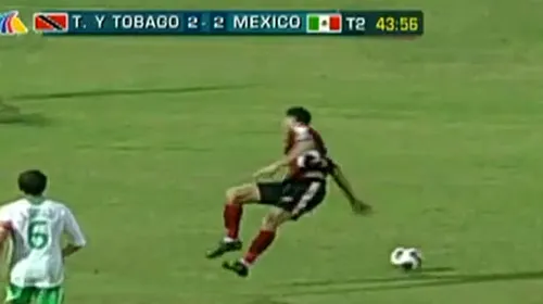 VIDEO Dribleur fin, șuteur lamentabil!** Un fotbalist din Trinidad și Tobago s-a făcut de râs când a tras la poartă