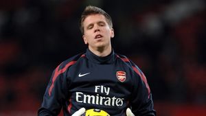 INCREDIBIL! A ajuns titular în poarta lui Arsenal la 2 ani după ce și-a rupt ambele mâini!