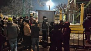 Nebunie la Mioveni! Fanii FCSB au rămas pe afară pentru că nu mai sunt bilete: Gheorghe Mustață încearcă să rezolve situația cu organizatorii