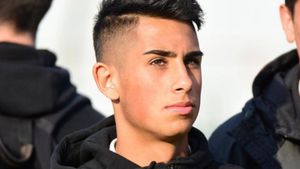 Noul transfer al lui Dinamo: "Tata ține cu Steaua! Știu pe ce loc e echipa, dar se va ridica"