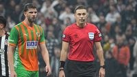 Răsturnare de situație! Umit Akdag semnează cu marea rivală din Superlig
