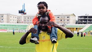 Bani cu lopata! Temwanjera are nevoie de un camion ca să-și ridice salariul!