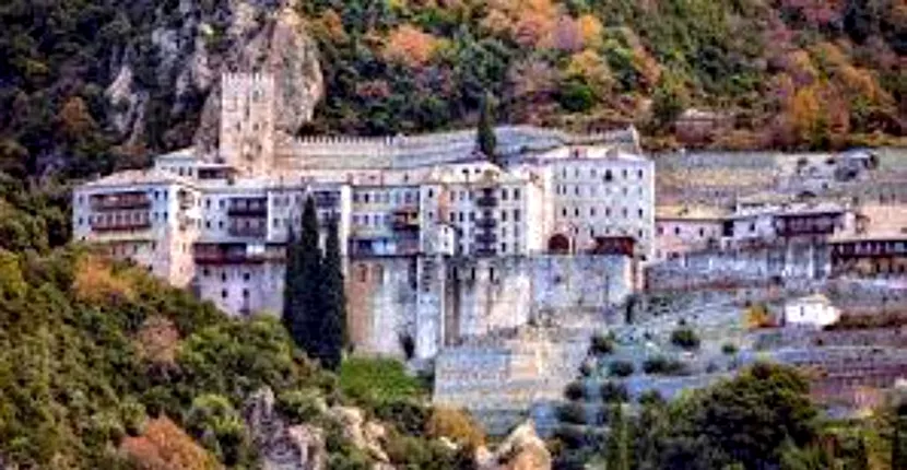 Peste 1.000 de călugări de la Muntele Athos, infectați cu coronavirus