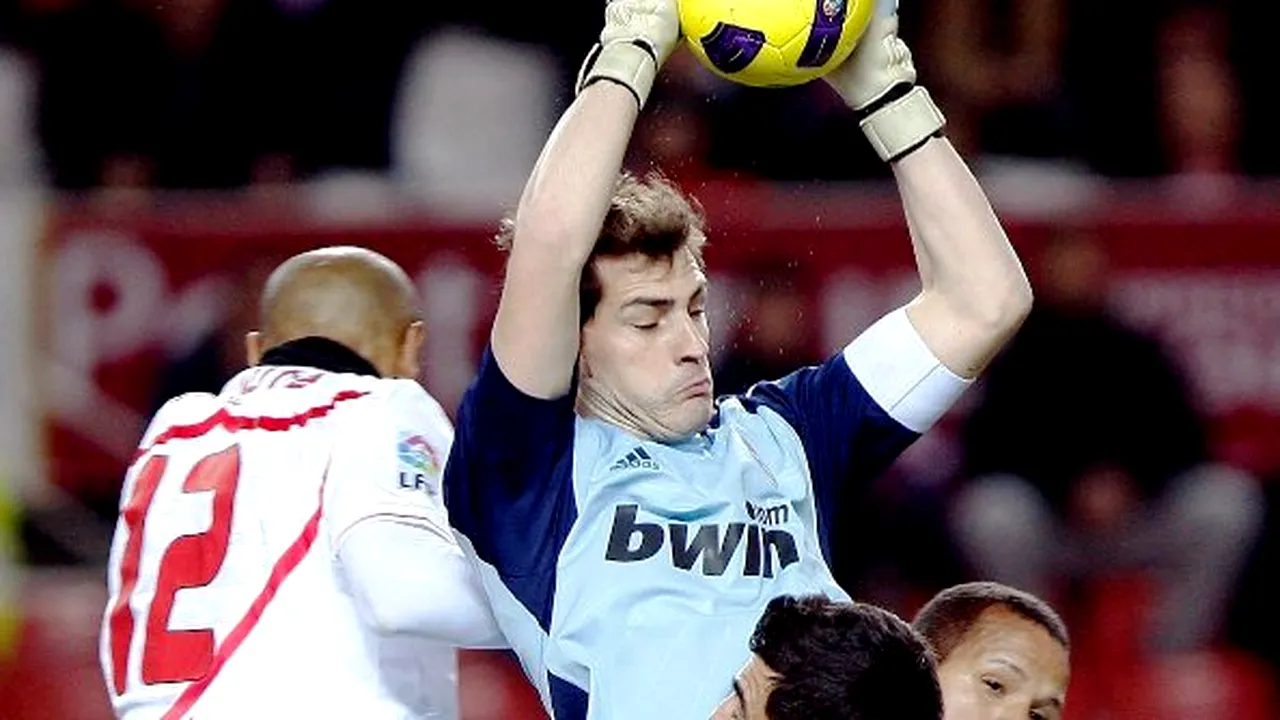 VIDEO Huliganism iberic: Casillas a fost lovit cu o sticlă-n cap de către suporterii Sevillei!