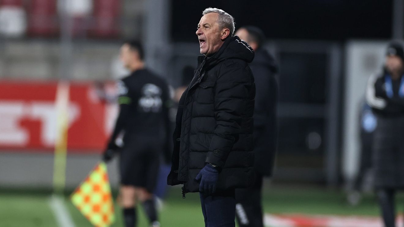Debandadă totală în Superliga. Ce a pățit şi Mircea Rednic cu fotbaliştii: a trebuit să îi dea afară