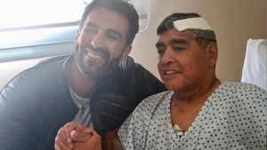 Diego Maradona, prima fotografie după ce a fost operat pe creier! Cum arată fostul star mondial