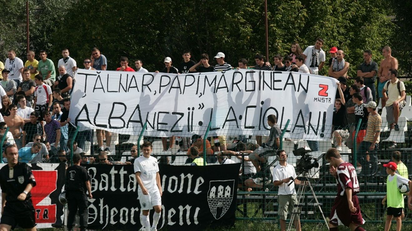 Dulca poartă "șapcă roșie"