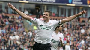 "CALD, CALD"** Marca: "Gerrard este foarte aproape de Real Madrid!"