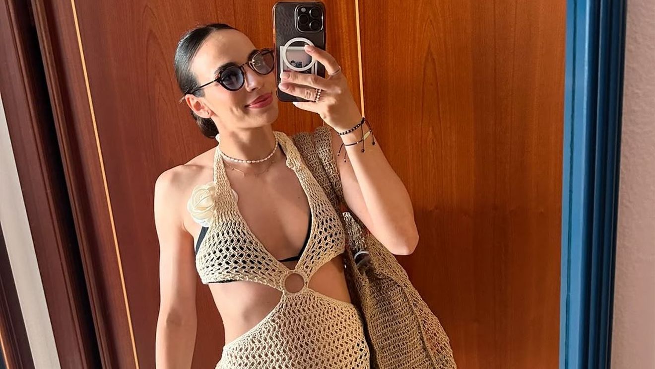 Teo Meluță a dat petrecerea burlăcițelor în costum de baie. Cea mai frumoasă fotbalistă, imagini spectaculoase, la piscină