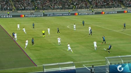 VIDEO | Gafă uriașă comisă de VAR! Moment controversat în playoff-ul Ligii Campionilor