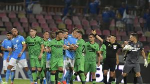 Iuliu Mureșan confirmă ProSport! „Câinii” au renunțat la fotbalistul care a încălcat restricțiile! Omul lui Rednic și-a reziliat și el contractul | EXCLUSIV