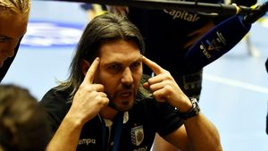 Adrian Vasile a dezvăluit ce probleme sunt la CSM București. „E o pată pentru sport!” Ce se întâmplă cu salariile jucătoarelor | VIDEO EXCLUSIV ProSport LIVE