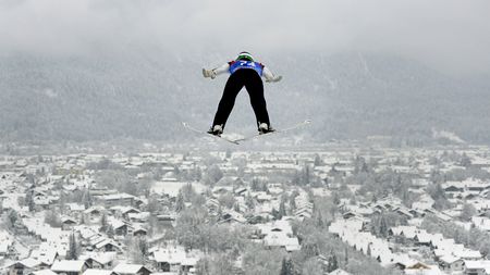 Turneul celor patru trambuline. Peter Prevc, liderul Cupei Mondiale, a terminat en-fanfare competiția și a dus "Vulturul de Aur" în Slovenia