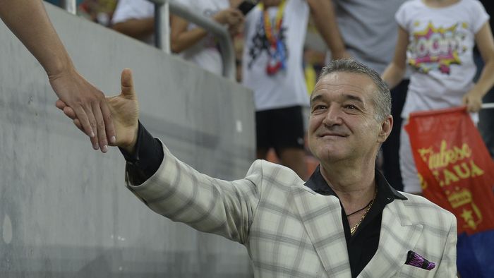 CULISE | Transferul lui Fortes, în pericol? Gigi Becali vrea să "dribleze" impresarii atacantului

