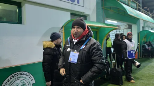 FOTO | Miriuță, persona non-grata pentru fanii lui Dinamo! Antrenorul „câinilor” a fost înjurat, tras la răspundere și luat la țintă cu bulgări de zăpadă
