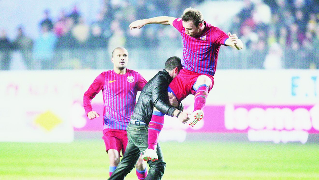 Sârbul și-a demonstrat în fața fanilor atașamentul față de culorile Stelei:** "Martinovic pentru noi e noul Mirel Rădoi!"