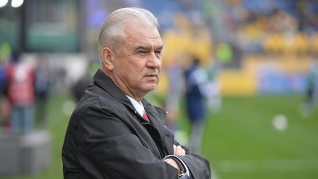 Iordănescu a identificat două cauze pentru jocul slab al naționalei cu Insulele Feroe: "Organizatorii puteau menaja terenul / Ne-au lipsit vedetele: Marica, Bogdan Stancu..."