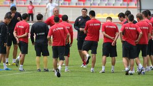 EXCLUSIV** Dinamo mai pierde un pariu? Ciobi și-a dat acordul, "câinii" spun ADIO până în vară unui jucător de națională