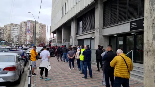 Nebunie înaintea meciului Rapid – FC Botoșani! Coadă imensă la bilete pentru prima partidă oficială care se joacă pe noul stadion din Giulești | FOTO&VIDEO