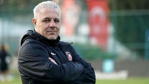 Marius Șumudică, extaziat după ce a semnat cu CFR Cluj: „Rar am văzut așa ceva!” Antrenorul a oferit detalii din negocierile cu campioana României