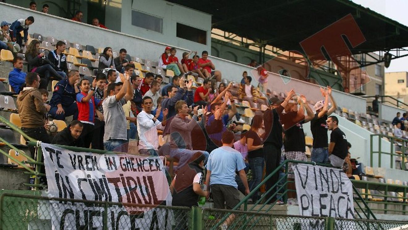 FOTO Pandi, fără soluții!** "Nu știu ce e de făcut cu suporterii!"