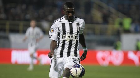 Probleme cu Fatai, după ce atacantul ar fi jucat pentru naționala U20 a Nigeriei: "Vom vedea ce va decide FIFA"